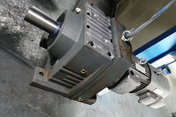 9.22 R系列減速機.jpg